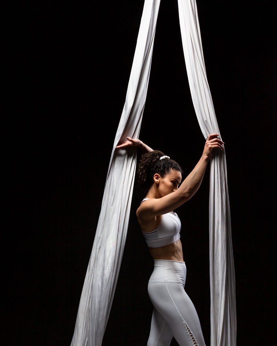 NickIsabella's tweet photo. The rest of the photos of @daniellegrayfit in white with white #silks.

#fitnessphotography #athlete #fitness https://t.co/5SSy6KMPGd