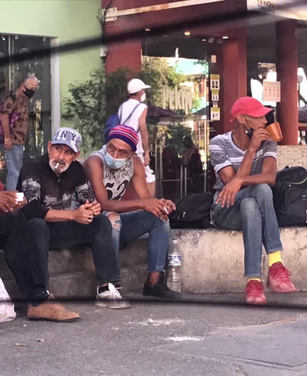 Likes comentarios historias … post de lo que te vas a comer 😂………

YO EXTRAÑO HABLAR CON LOS BORRACHOS DEL BARRIO