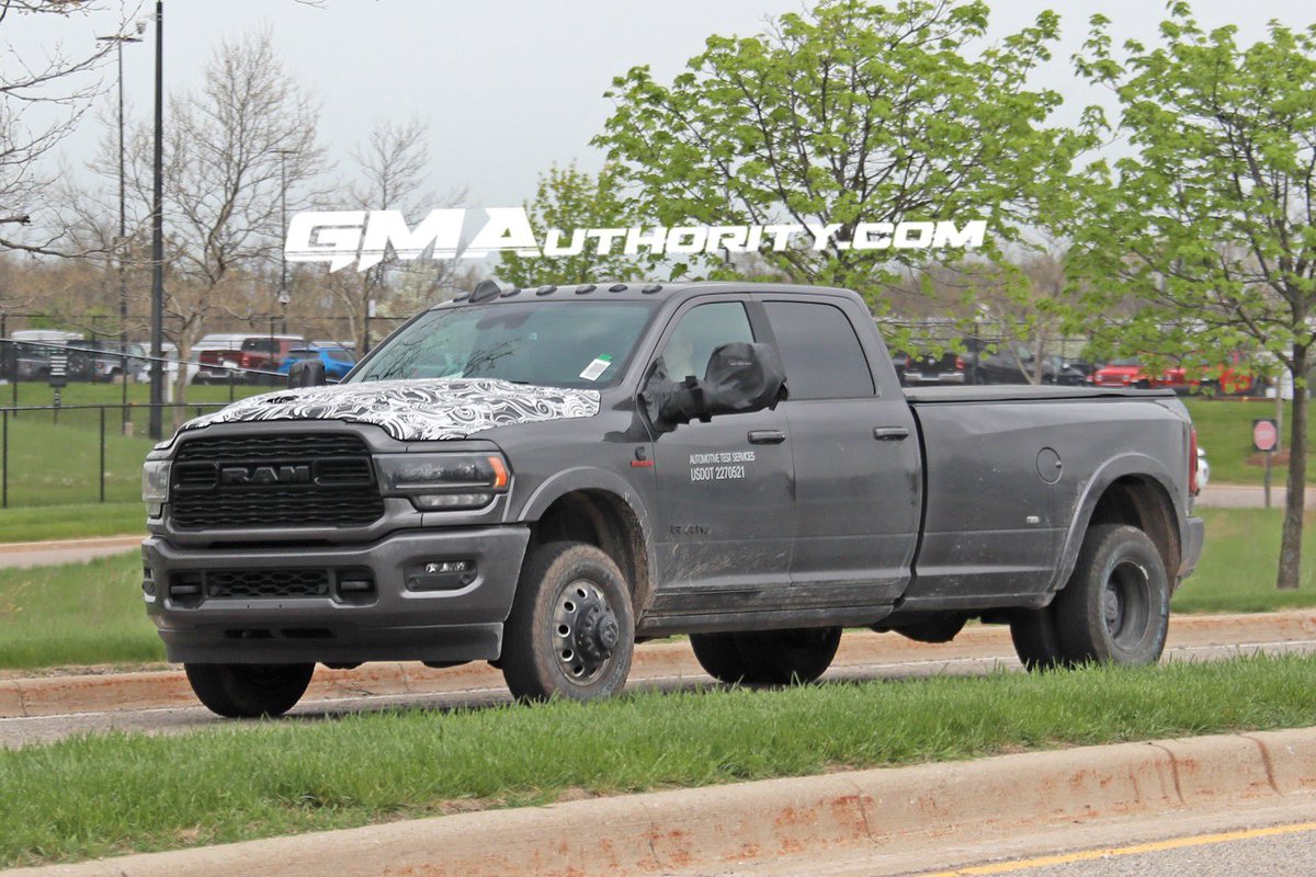 cole_marzen's tweet image. The 2023 Ram HD has been spied testing for the very first time with a revised front hood as well as restyled mirror caps. In addition, the pickup truck will receive a more intuitive 12.3-inch digital instrument cluster for the new model year. #Ram #RamHD #HD #Stellantis