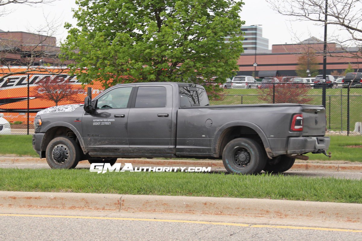 cole_marzen's tweet image. The 2023 Ram HD has been spied testing for the very first time with a revised front hood as well as restyled mirror caps. In addition, the pickup truck will receive a more intuitive 12.3-inch digital instrument cluster for the new model year. #Ram #RamHD #HD #Stellantis