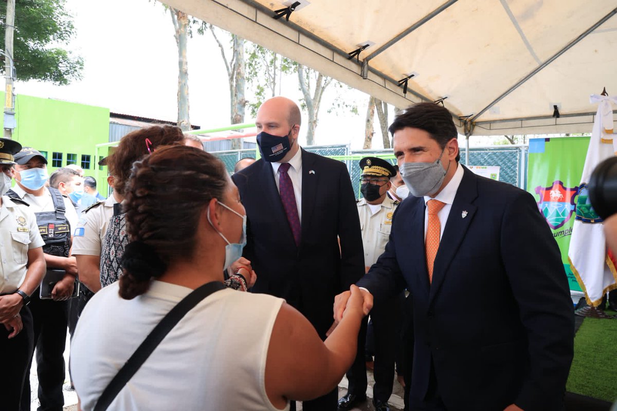AreliTGW's tweet photo. @muniguate @usembassyguate y @GuatemalaGob entregan el primer Kioscos Comunitario en el Parque San José Las Charcas y Saravia, zona 5, una iniciativa de programa de vecindario próspero. 
@TGWdigital https://t.co/yv1npCDkaU