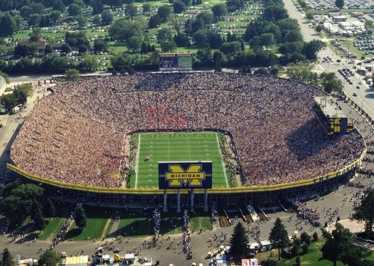 Hayden Moore (@hmoore3405) on Twitter photo After speaking with <a href="/GeorgeHelow/">George Helow</a>, I am excited to announce I have received an offer from the University of Michigan. Thank you!! <a href="/UMichFootball/">Michigan Football</a> <a href="/RJHSFootball/">RJHS Football</a> <a href="/CoachFilleman/">Danny Filleman</a> <a href="/bangulo/">Berta Portuondo Angulo</a> @GHamilton_On3 #GoBlue〽️ After speaking with <a href="/GeorgeHelow/">George Helow</a>, I am excited to announce I have received an offer from the University of Michigan. Thank you!! <a href="/UMichFootball/">Michigan Football</a> <a href="/RJHSFootball/">RJHS Football</a> <a href="/CoachFilleman/">Danny Filleman</a> <a href="/bangulo/">Berta Portuondo Angulo</a> @GHamilton_On3 #GoBlue〽️