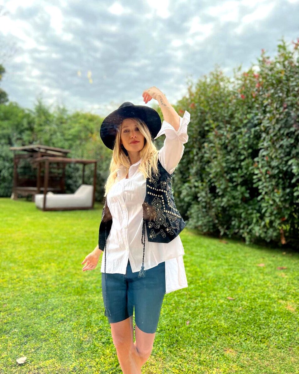 sinceremicaela's tweet photo. cada día que pasa más enamorado de tu persona, de tu ser. 🧚‍♀️⚡️❤️‍🔥🤟
[#micaviciconte] https://t.co/nAZWP8maxS