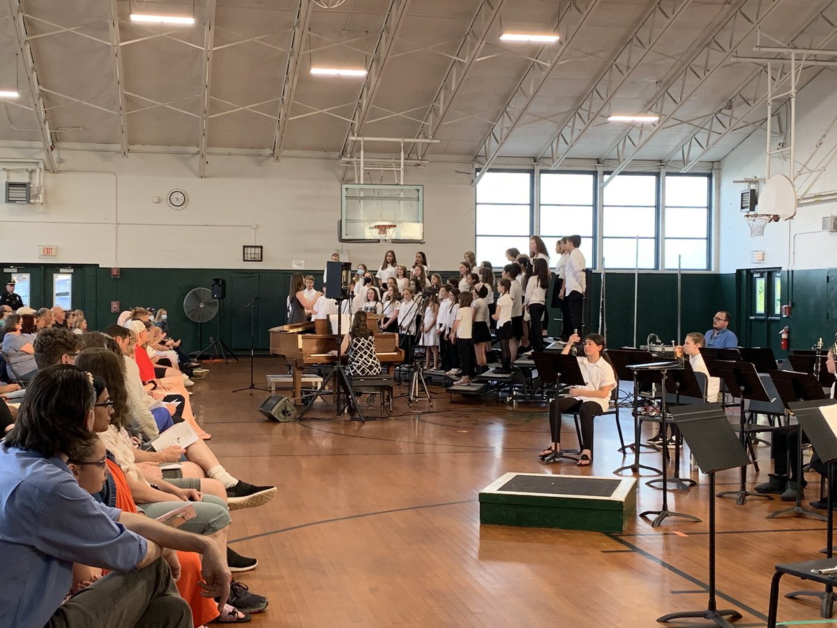 jmannion4C's tweet photo. A beautiful night to enjoy the sounds of the #MiscoeHill grade 5 chorus ⁦@MendonUptonRSD⁩ https://t.co/8uMHPqisLT
