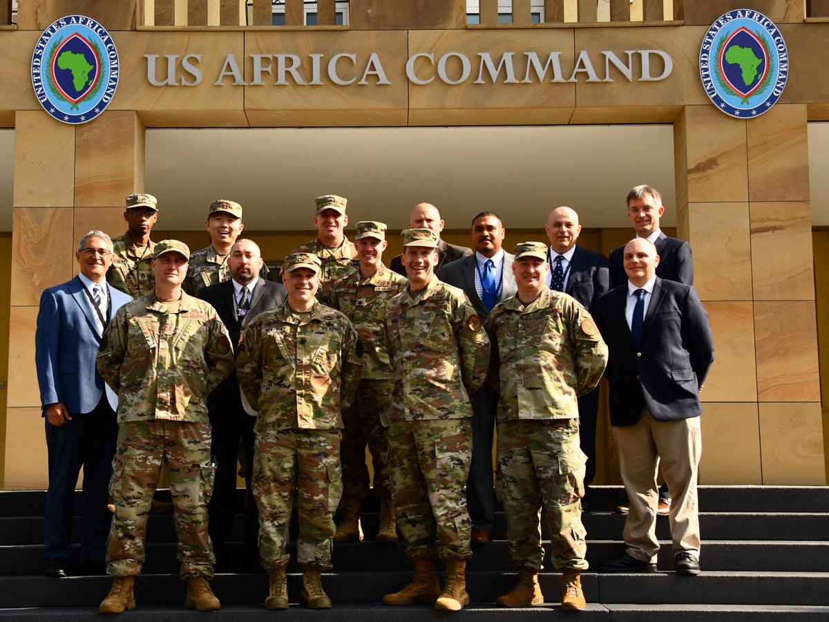 DonMeansJr's tweet photo. #WFW: The Operations &amp; Infrastructure Center's Cyberspace Operations Directorate supports all combatant commands, including @USAfricaCommand. Our #DISAAFRICOM team works closely with AFRICOM to advance their partnership, operations &amp; readiness efforts. 

#DeliverOperateDefend https://t.co/EaD8ohUiEu