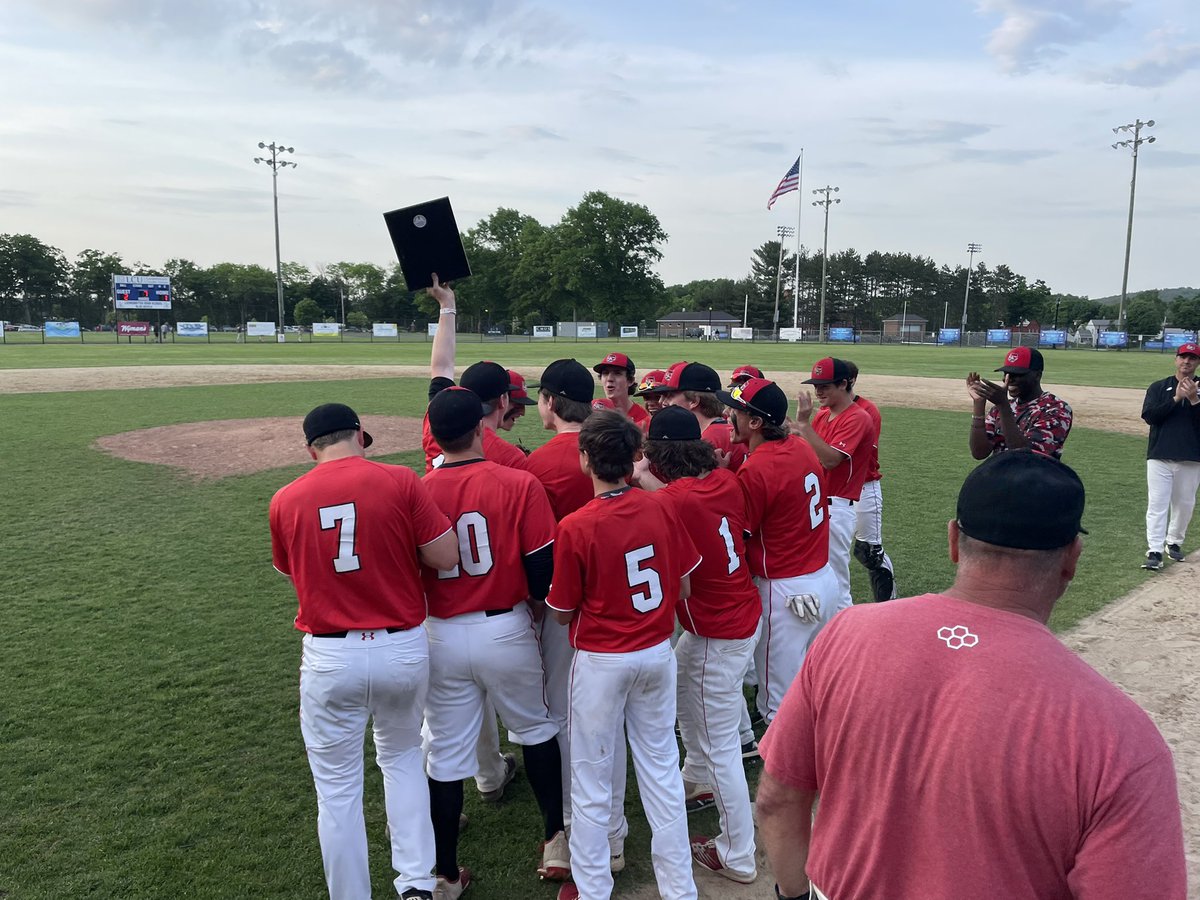 tyngtigersports's tweet photo. Central Mass Class C Champions ⚾️ Tyngsborough wit the 2-1 victory over Uxbridge #tpsprepares https://t.co/lZalUseCft