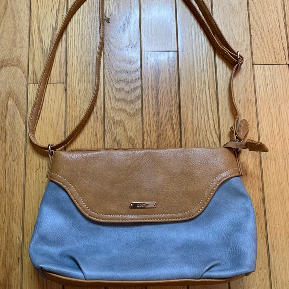 gain_mo's tweet photo. So good I had to share! Check out all the items I'm loving on @Poshmarkapp #poshmark #fashion #style #shopmycloset #michaelkors #nhl: https://t.co/AP8DiVO9UG https://t.co/lmf0oMKOsH