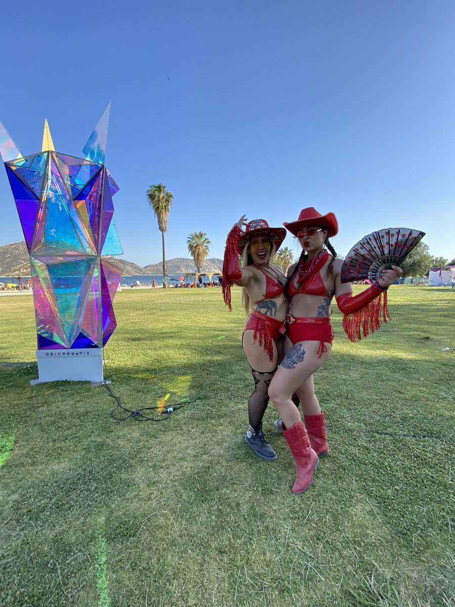 tinytimmi's tweet photo. @MamacitaSav @susmadz Ommgg twinning 🥰🥹 https://t.co/ipxYyXXx13
