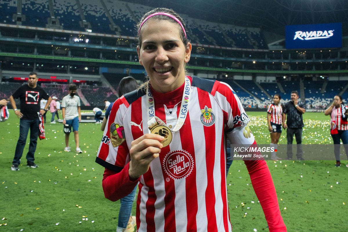 kickimages's tweet photo. Imágenes del título del Campeón de Campeones de la @LigaBBVAFemenil 2022 conseguido ayer por @ChivasFemenil 🏆

📸 @anayellisegura  / @mauquimar 

#LigaBBVAMXFemenil #VamosPorEllas https://t.co/d9kUDD1mec