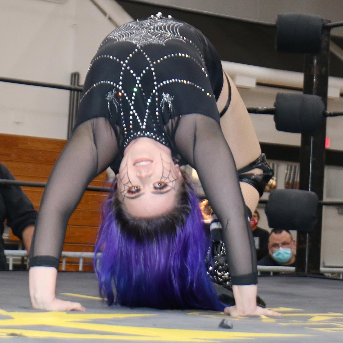 WindyCitySlam's tweet photo. Windy City Slam wishes a very happy birthday to the Spider Queen, @blairxyno!

📸: @MikePankow/@WindyCitySlam

#wrestling #indiewrestling #ChicagoWrestling #BlairOnyx #SpiderQueen #SpiderWalk #FreelanceIsHome #FreelanceUnderground #ZeloPro #2econdWrestling  #WarriorWrestling https://t.co/VTJDhiVvxs