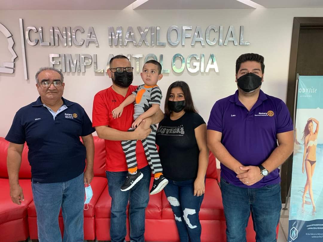 Rotario95's tweet photo. Se realizó con éxito la operación de paladar al paciente Diego Gómez, damos gracias a todos los socios rotarios, donadores y patrocinadores que hacen todo esto posible.

#DibujandoSonrisas #ServirParaCambiarVidas #gentedeaccion #RotaryInternacional https://t.co/Y6DSpwhNyI