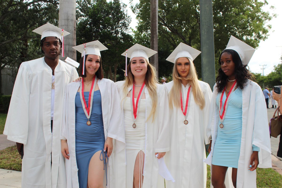 highlightscghs's tweet photo. Today, the class of 2022 graduated at University of Miami’s Watsco’s Center. With recognitions, speeches and performances, the seniors celebrated their final moments as Cavaliers. 

#cghs #graduation #classof2022 
📸: Cristel Cantarero https://t.co/549t9cDMDA