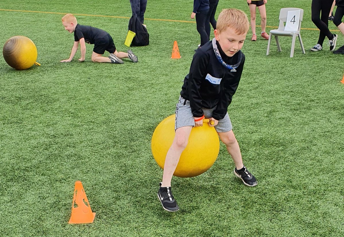MissComrieSTN's tweet photo. What another fantastic day for health week. We loved getting to participate in sports day. Big thanks to @MissDownieSTN for all her hard work to get it organised. #stninhealth #stninsport https://t.co/ccyMmGyEaj