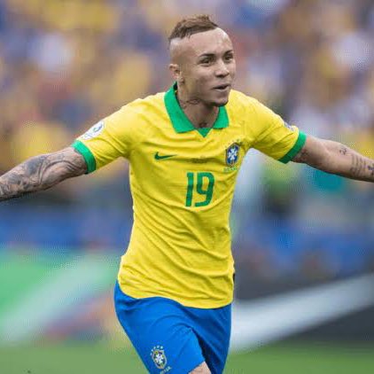 flamenguistama's tweet photo. Se fosse escolher apenas 2 reforços para o Flamengo, quem você escolheria? 

🇨🇱Vidal
🇦🇷Montiel 
🇧🇷Everton Cebolinha
🇧🇷Thiago Mendes https://t.co/IMMEXsDTA9