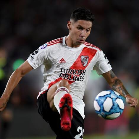 flamenguistama's tweet photo. Se fosse escolher apenas 2 reforços para o Flamengo, quem você escolheria? 

🇨🇱Vidal
🇦🇷Montiel 
🇧🇷Everton Cebolinha
🇧🇷Thiago Mendes https://t.co/IMMEXsDTA9