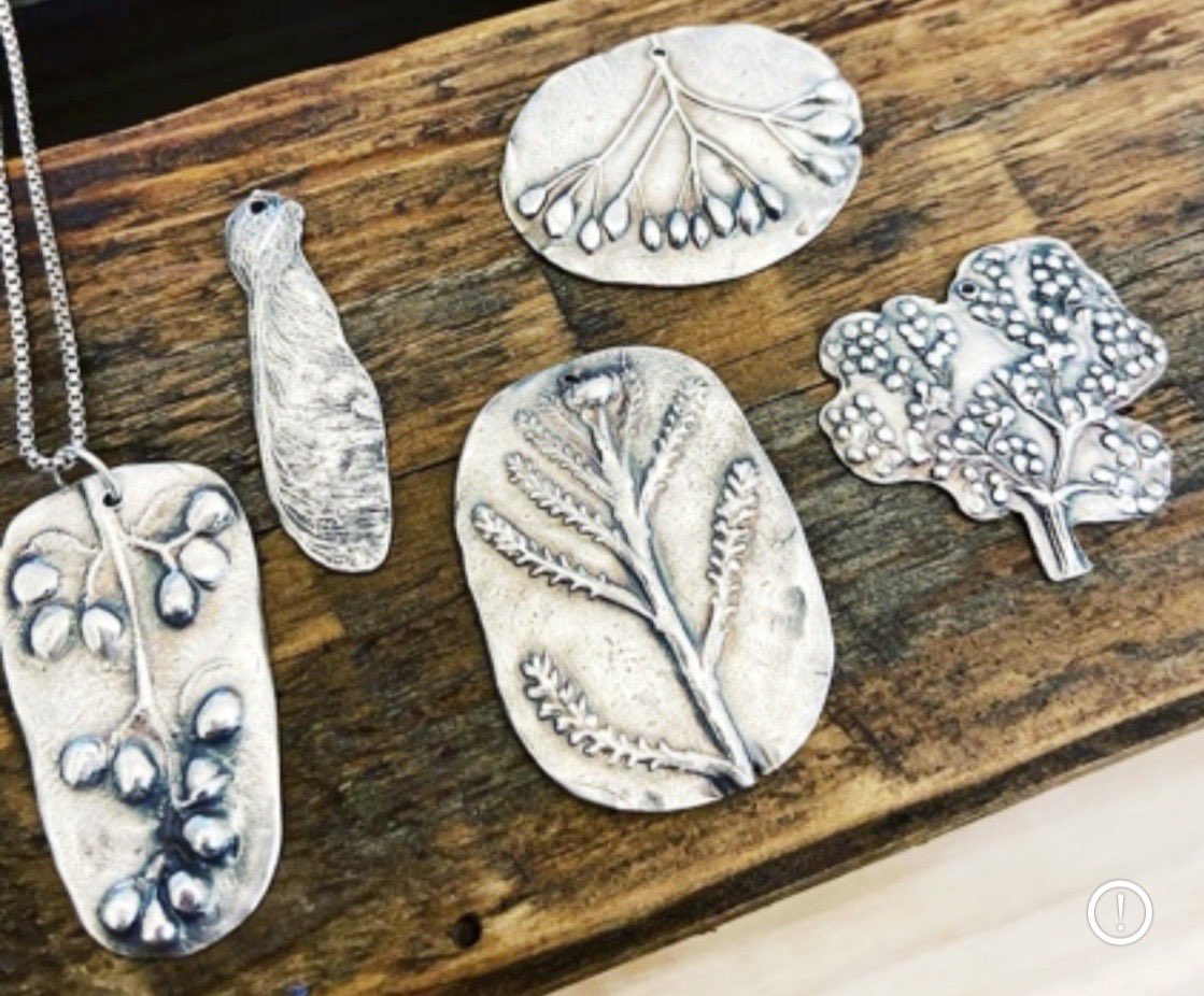 silverpebble's tweet photo. There are just 24 hrs left to enrol on 2 of my online courses at the earlybird price: my 1st full silver workshop on zoom &amp; a week-long course on making silver ‘fossil’ pendants along with how to improve your mental health long term with creative activity
https://t.co/Q2uCaRYMUm https://t.co/HvwowO5PIj