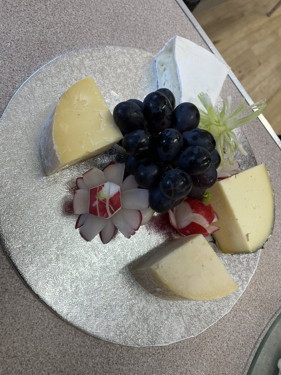 Very interesting to see how to display cheese and fruit in an appetising way! Now to sample the boards 😋