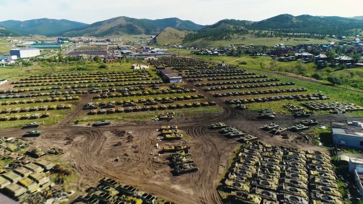 32/ Another officer, Col Evgeny Pustovoy, served as head of procurement for armoured vehicles. He was convicted in January 2022 for stealing more than $13 million by faking contracts for batteries between 2018 and 2020.Storage bases are also ripe for corruption.