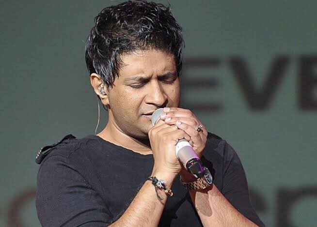AffanIstan's tweet photo. The man with golden voice.. From Dil Ibaadat to beetay lamhay. I don't remember when I did not turn to your music when I was lonely and sad. Your music will stay a part of my solitude forever KK! Thank you for your countless melodies https://t.co/p6iQ7VB3dN