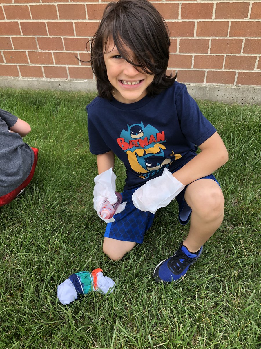 1st Graders getting ready for Field Day fun!  🖌Creating tie-dye field day shirts together.🎨