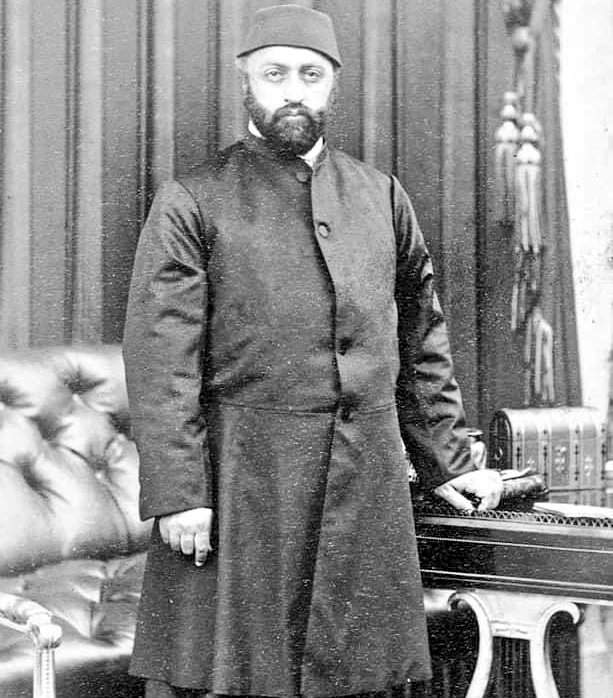 NurhaanSultan's tweet photo. 146 yıl önce, 30 Mayıs 1876 tarihinde hainler Sultan Abdülaziz'i darbe ile tahttan indirdiler. 4 Haziran günü ise, merhum büyük amcamız Sultan Abdülaziz'i her iki bileğini keserek şehid ettiler...
Sultan'a rahmet, katillerine lanet... https://t.co/OcXkLOOej6