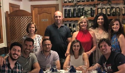 IESRPE1's tweet photo. Nuestro Administrativo, 
Chechu Lucena, 
y nuestra auxiliar de conversación del programa bilingüe, 
Barbara Neese,
terminan su andadura en el @IESRPE1 .
Grandes profesionales que nos han dejado trabajo bien hecho y una gran dosis de humanidad.
Suerte en vuestro próximo destino. https://t.co/KVhsJZyxJ2