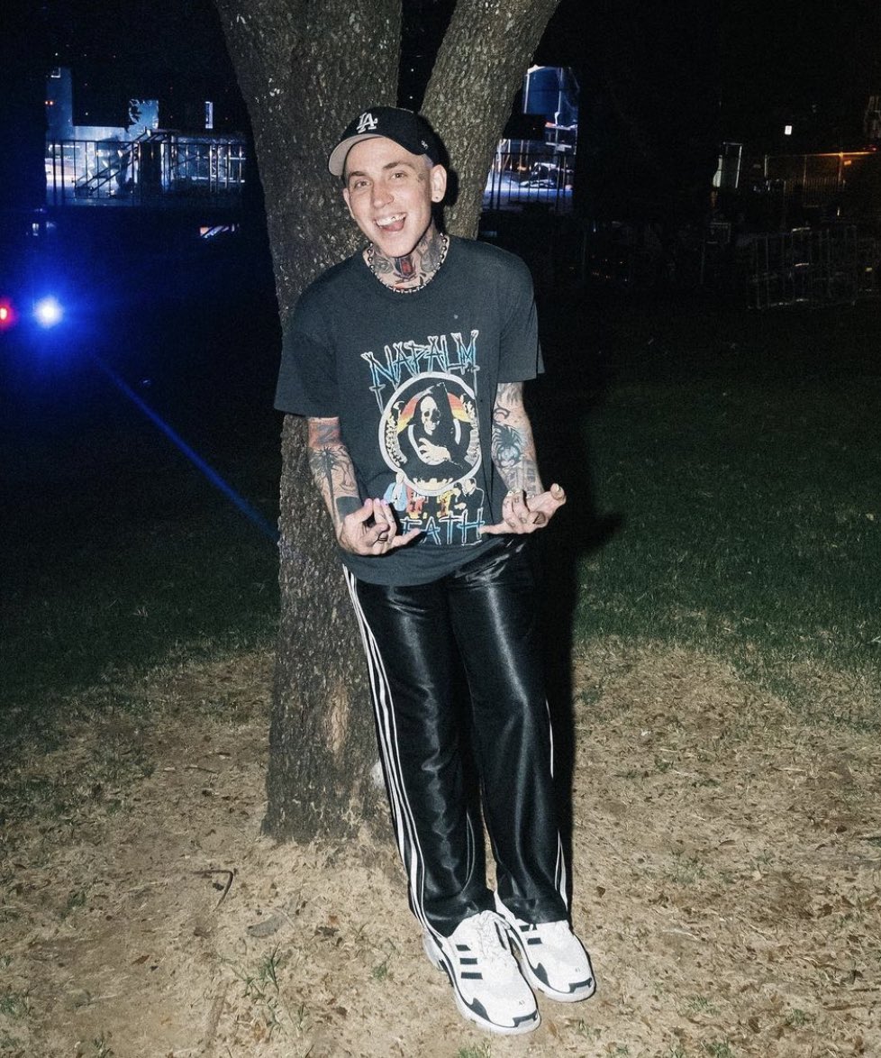 blackbear tour updates on Twitter "New blackbear pictures never