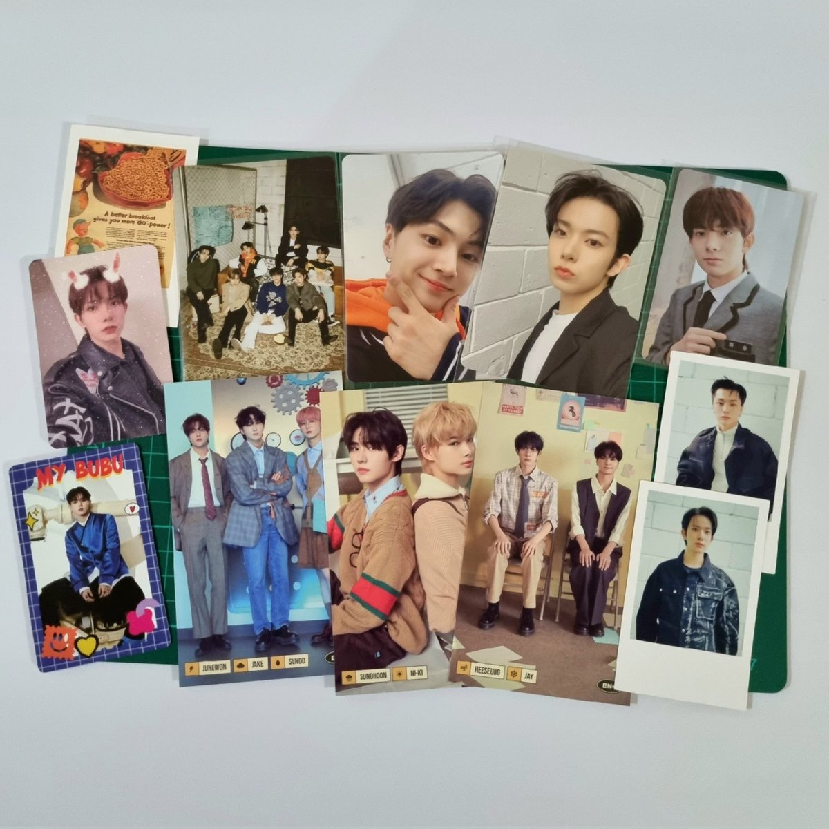 han_pdnim's tweet photo. These are actually my first and second budols when I started collecting Enha pcs. Sobrang late lang ni wv magrelease huhu.
Anyway, thank you for packing these well, and the combined shipping + freebies, @tabrecart! 💗

#fromtabre https://t.co/nAGFozFDc4