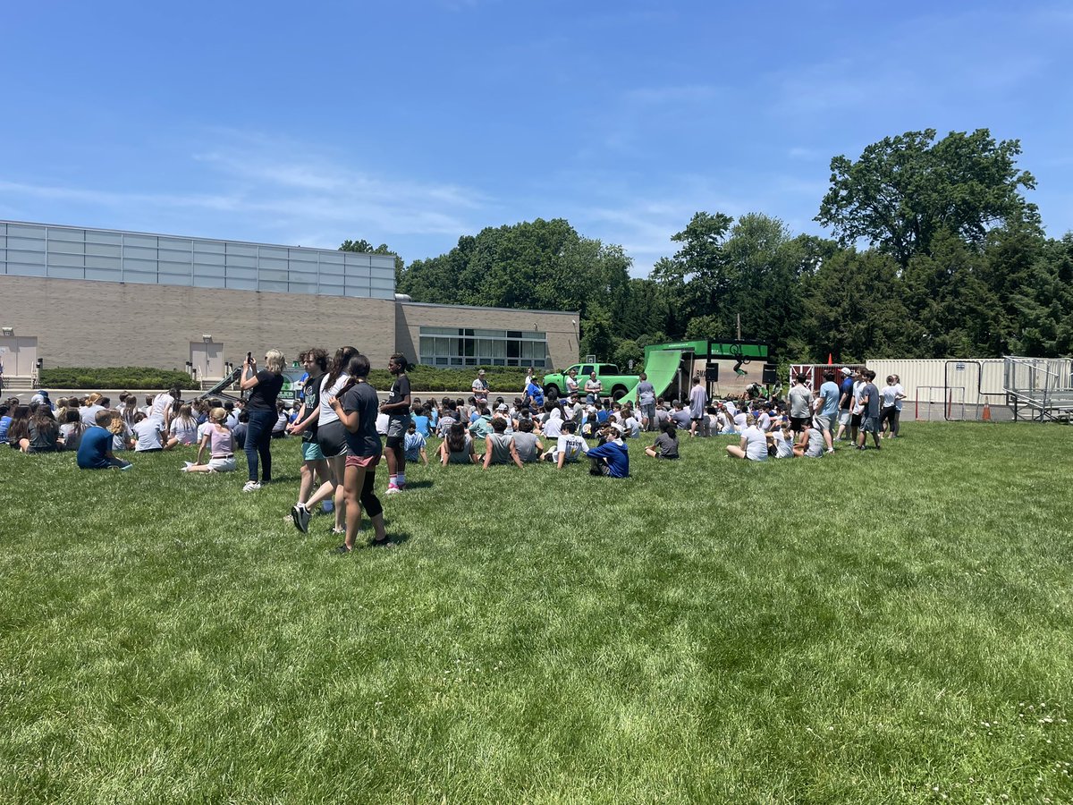 LibraryEms's tweet photo. Team challenge day! https://t.co/cZ2zVUADXe