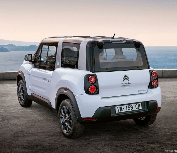 CitroenPassion's tweet photo. En 2016, avec la #eMehari, @Citroen tente un remake de la #mehari. Électrique, toujours aussi transformable, elle avait une autonomie de 195 km
#car #cars #citroen #automotive https://t.co/DfPuFFF31t