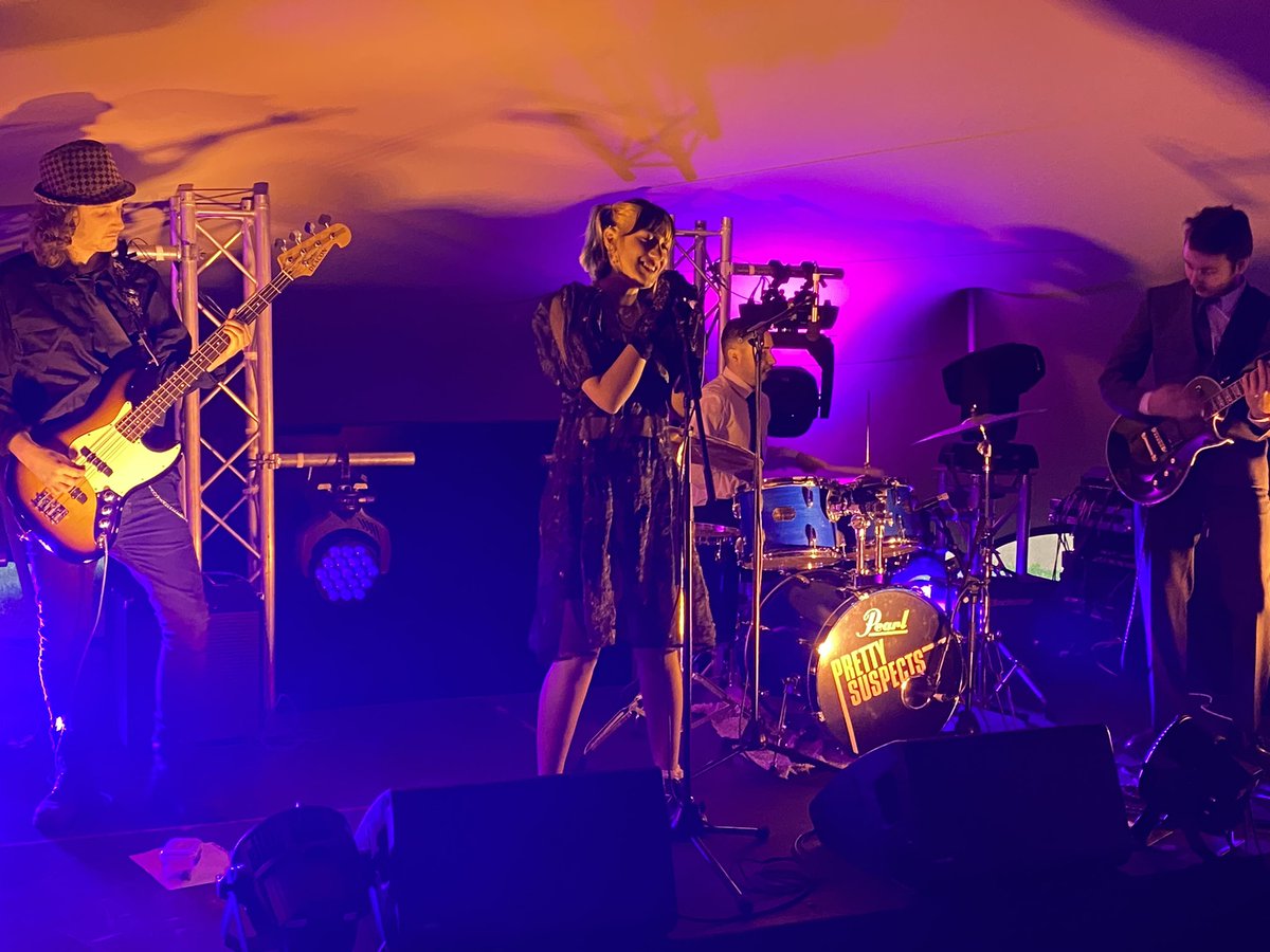 And the band ‘Pretty Suspects’ kick the music off. <a href="/UEL_News/">Uni of East London</a> @uelunion <a href="/uelhalls/">UEL Residential Life</a>