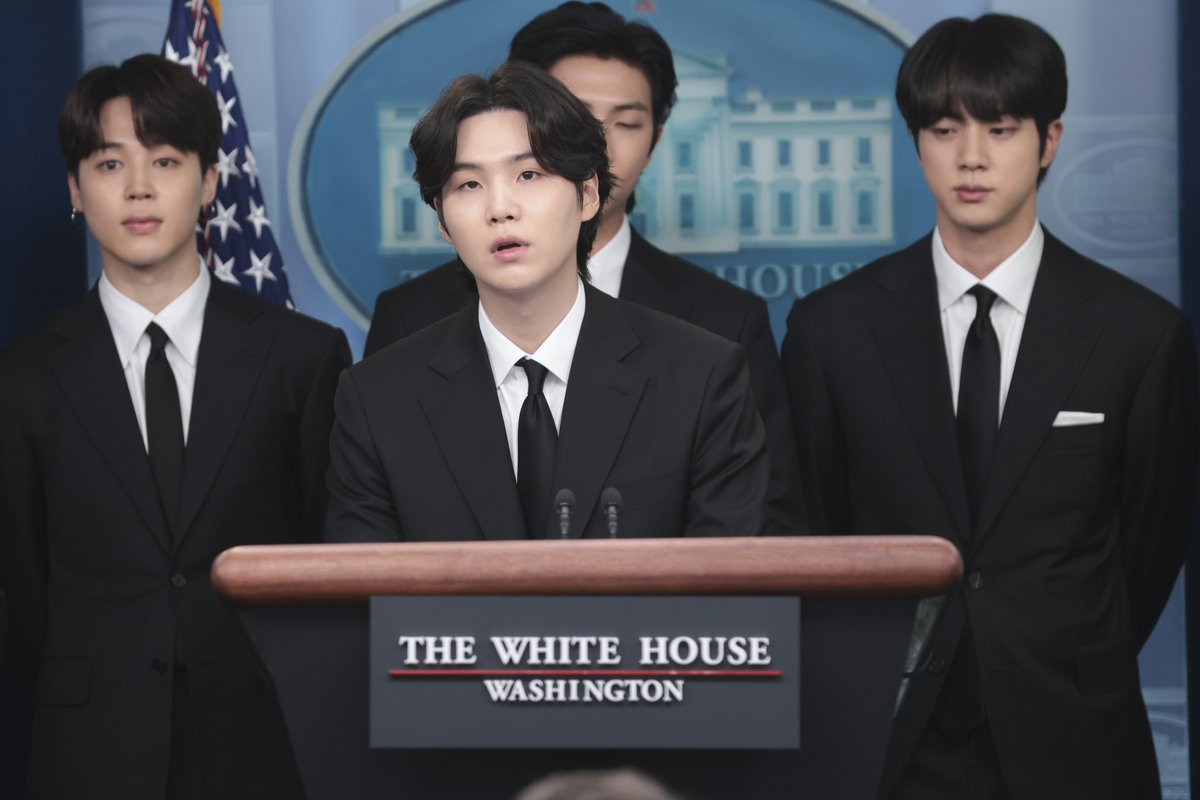 kvibe_yonhap's tweet photo. #BTS at White House 
#BTS_WhiteHouse 

https://t.co/7lugKMaeE4 https://t.co/2HgZAXRZbd