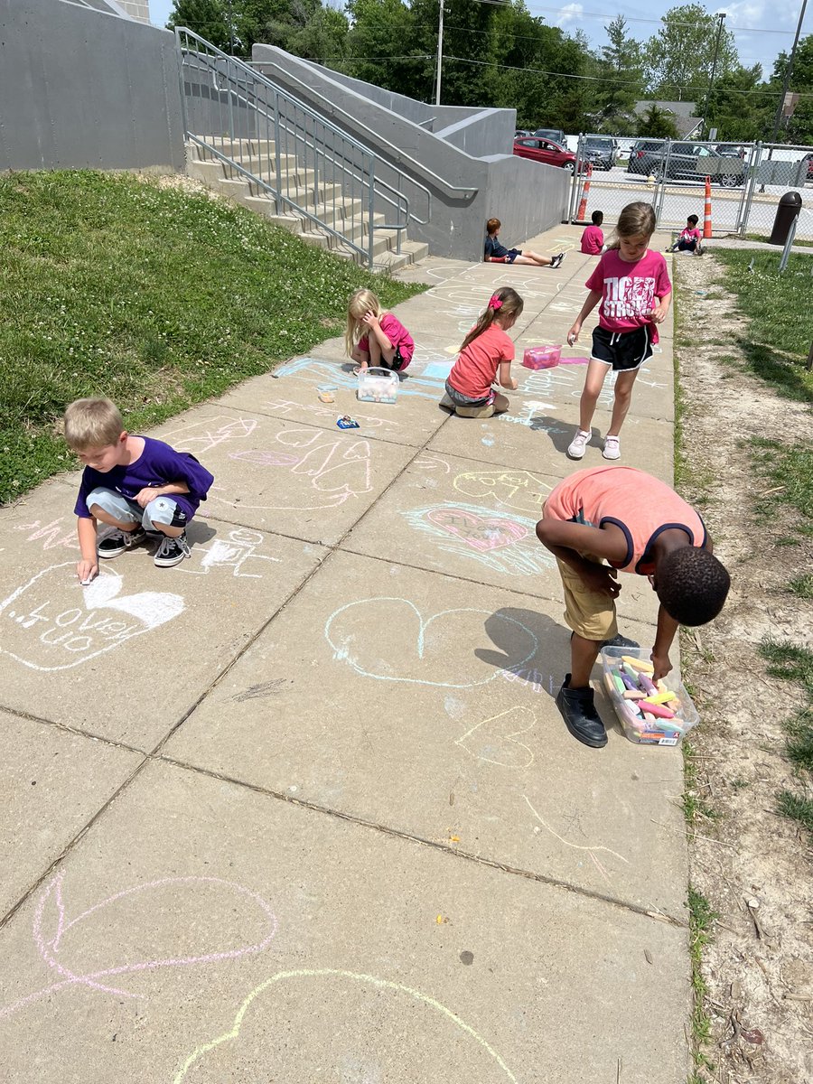 🎈Balloon pop countdown! 3 days left…sidewalk chalk