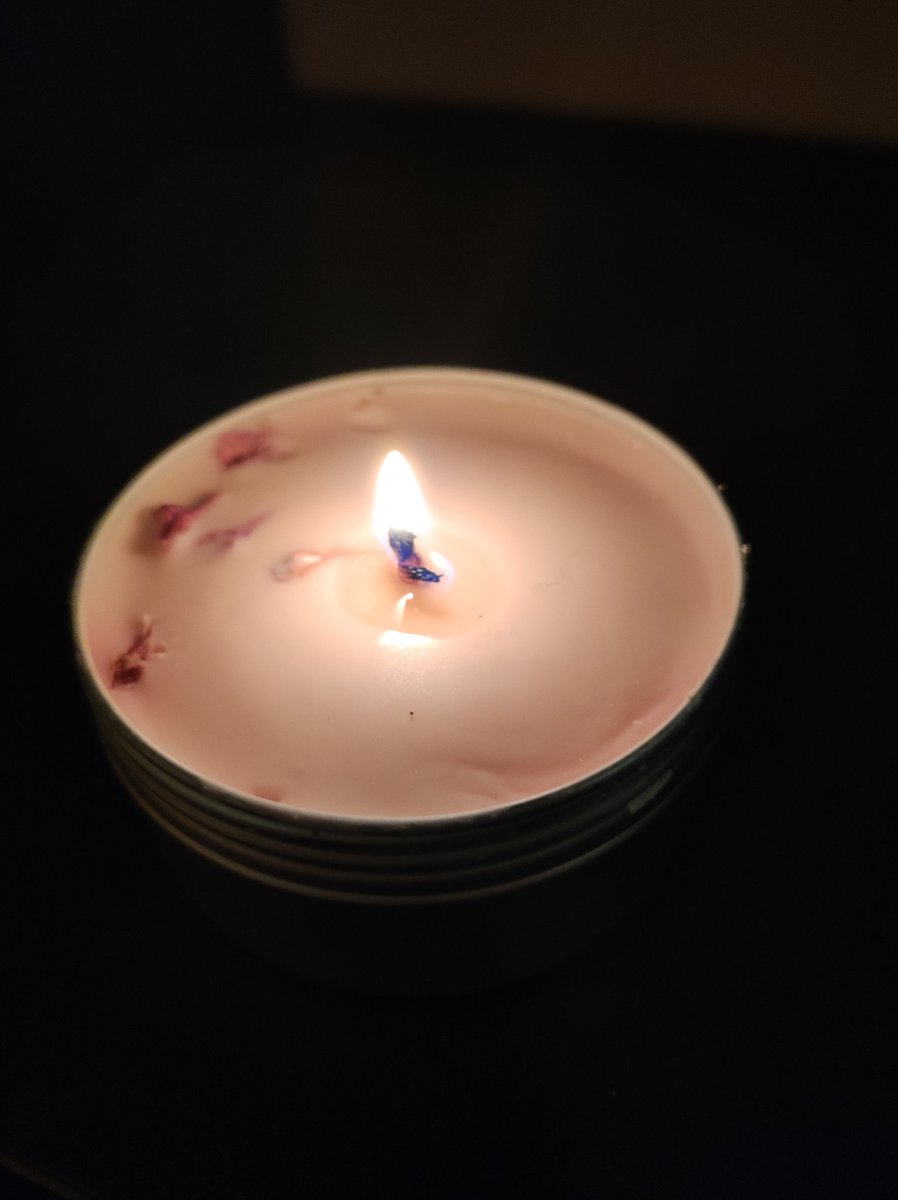 Our essential oil candles are made from soy wax, and handpicked essential oils.
This one is Rose &amp; Patchouli

My personal favourite

Healing properties include calming

#soywax #soywaxcandles #crafts #craftbizparty #holistichealth #healing #love #divinefeminine #Ireland