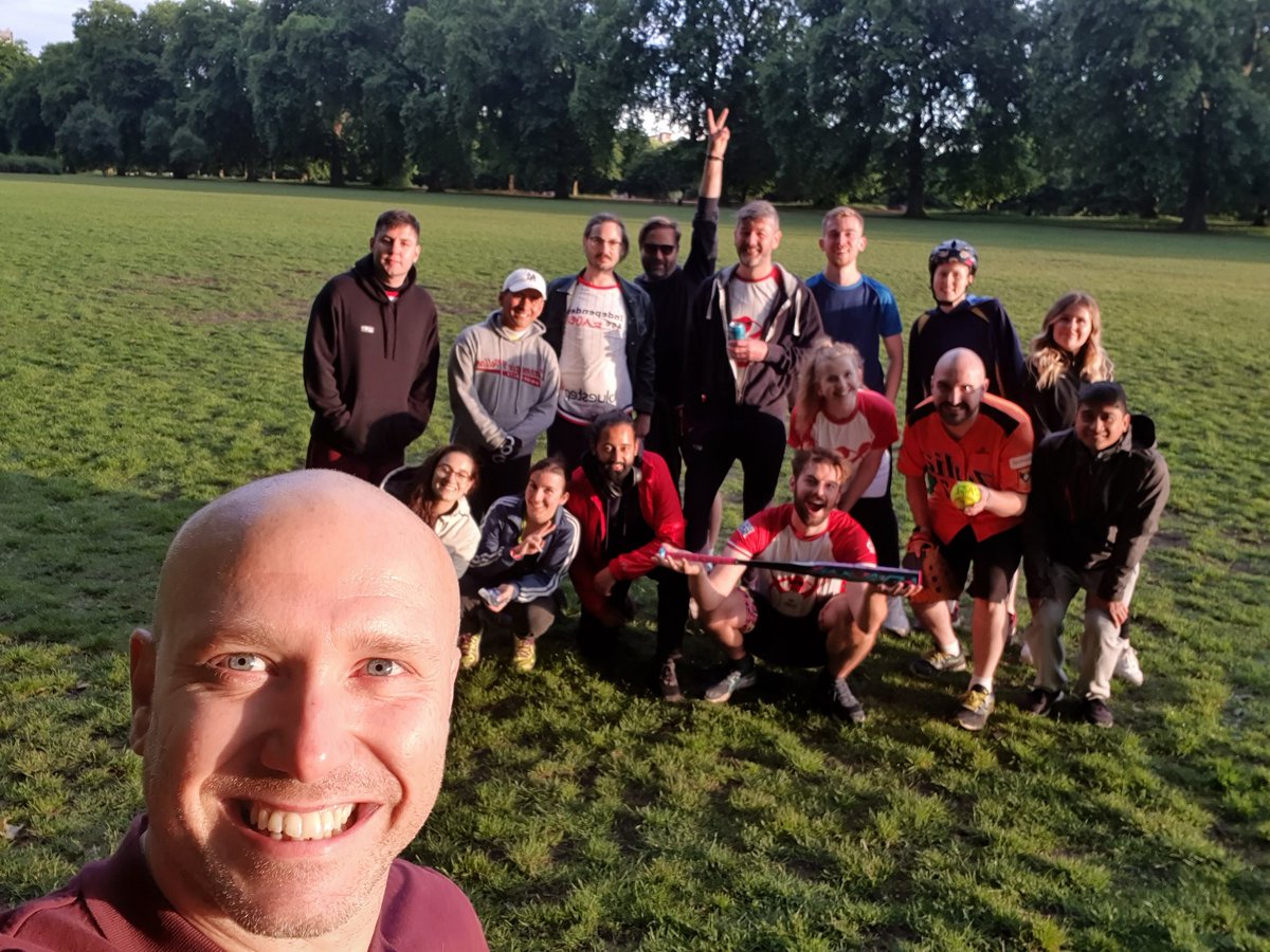 🌞🌞🌞 A brill bonus to bump into <a href="/IndependntRAGE/">Independent RAGE</a> this evening. Perfect weather for a rest week practice! <a href="/CharitySoftball/">London Charity Softball League</a> #lcsl