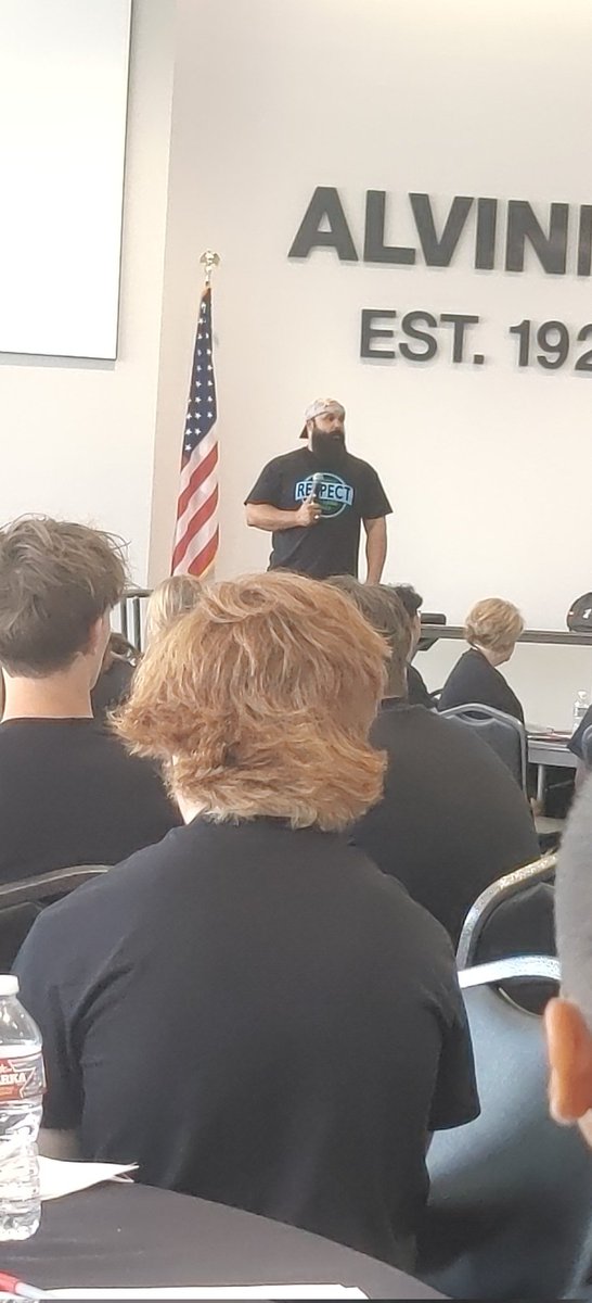 At Table I'm feeling 22 thanks @MackeySpeaks  for showing the fine students and staff at Alvin ISD HOW to be Servant Leaders. 

Thank you!
#leadaisd
@MackeySpeaks 
@alvinisdath