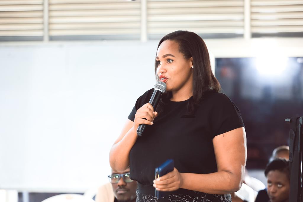 JackieLumbasi's tweet photo. I was honoured to host the #YouthSeriesxDavisCollege conversation on women &amp; #Entrepreneurship. The panelists/speakers, a group of formidable business women, emphasized the importance of networking, positioning oneself for opportunities as well as collaborations. https://t.co/8dyNDHLcL6