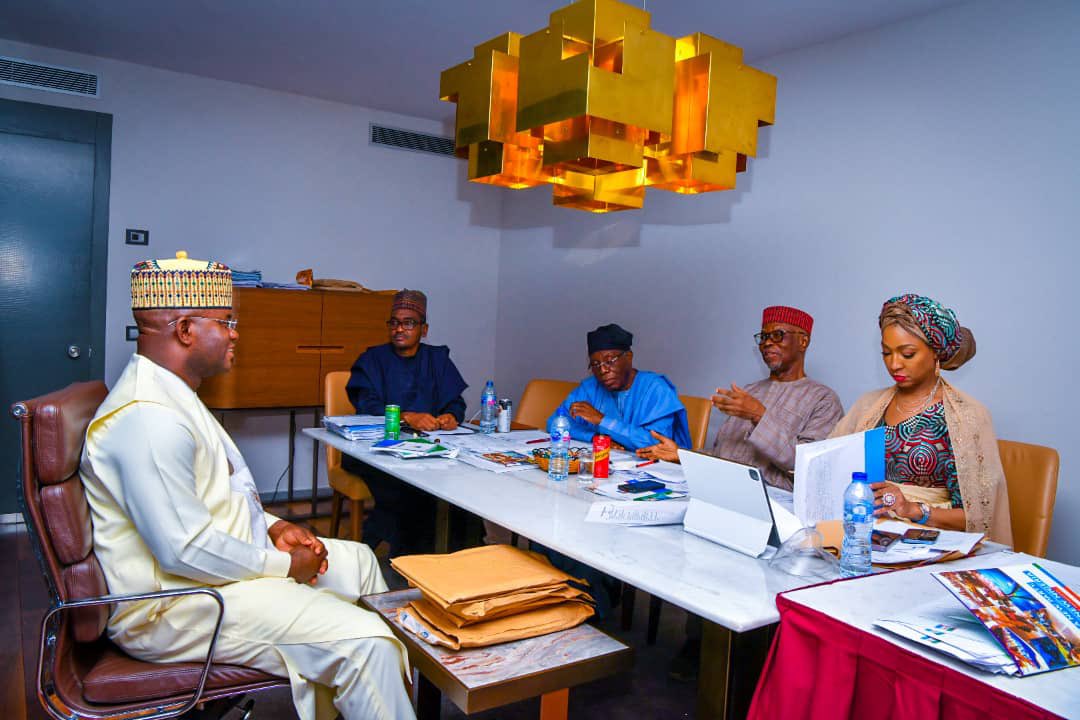 Galacticus_O's tweet photo. Kogi State Gov,Yahaya Bello successfully screened to contest the All Progressives Congress presidential primary election by the screening committee. 
Governor Bello who held members of the screening committee spellbound while speaking on his approach to ending insecurity of https://t.co/kVmwr7z7pm