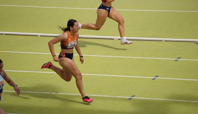 uacoslada's tweet photo. Ctos de Madrid Sub18 y Sub23. 

@rojasnc_2005 voló en 400m 🥈 y 200m 🥉 (con dos PB y dos mínimas para el CTO de España  Sub18)

@gema_1816 🥇y @naataaliiia_ 🥈en lanzamiento de martillo Sub18

@luciiiaaa2299 🥈 en lanzamiento de jabalina Sub23 https://t.co/xb1hIC4tpm