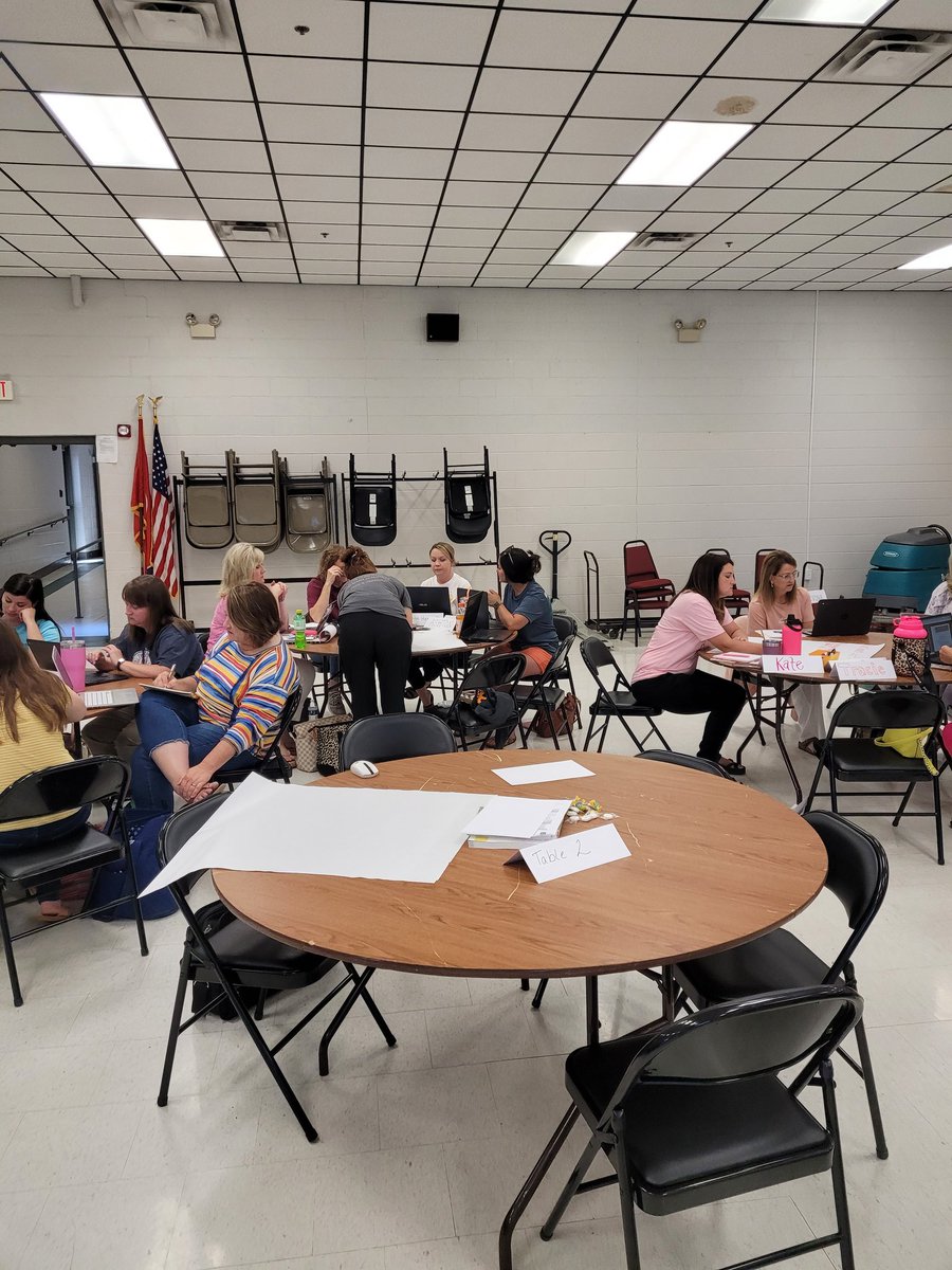 BeverlyKey16's tweet photo. Great 1st day of training with participants from Sequatchie, Hamilton and Marion County.
#reading360 https://t.co/QUhXuZjp6b