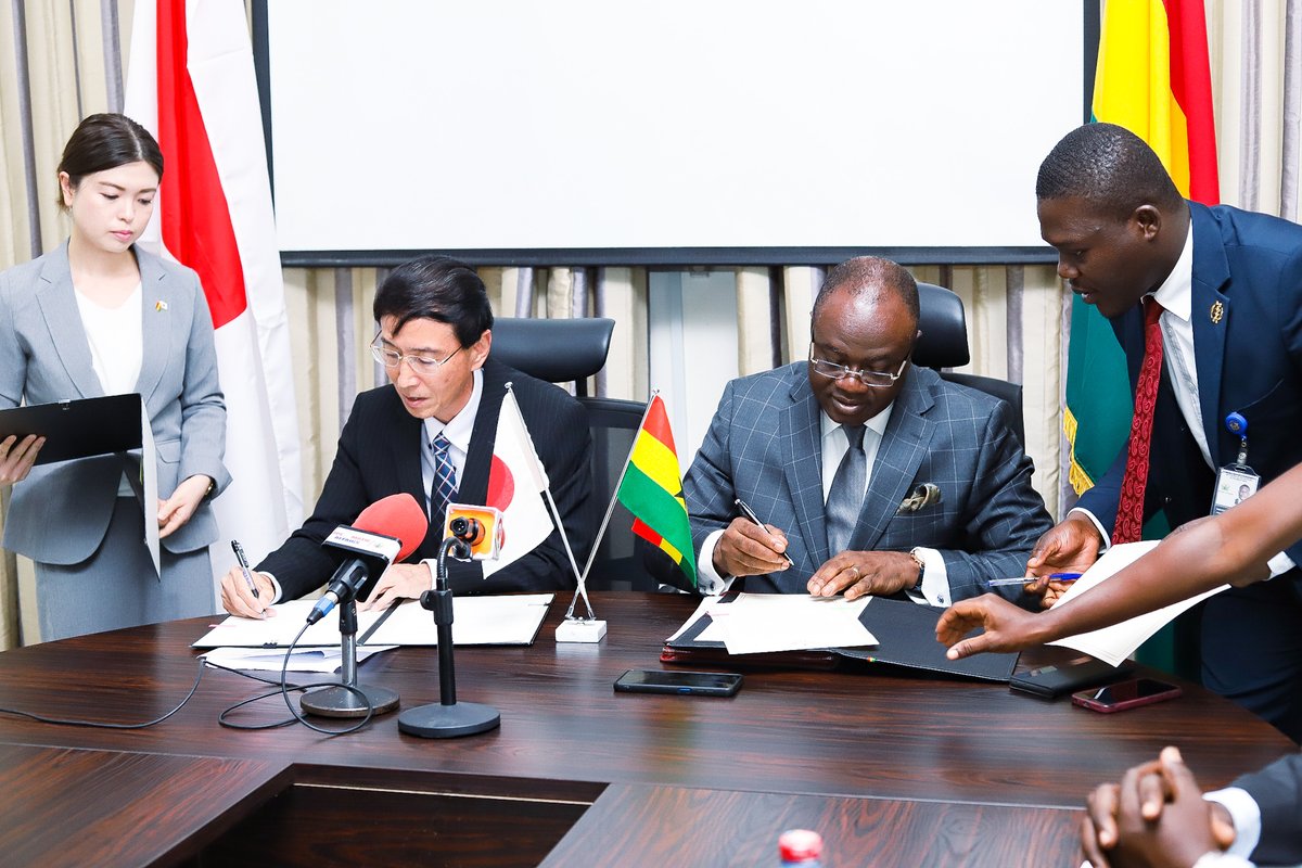 GhanaMFA's tweet photo. during a signing ceremony for the Exchange of Notes and Record of Discussions for the Project for Human Resource Development (JDS) between the Governments of Ghana and Japan.Amb.  Hisanobu disclosed that since the inception JDS scholarship programme in 2012, 2/5 https://t.co/JHF9hLc28g