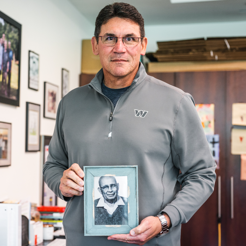 Commanders's tweet photo. How Coach Rivera's Filipino ancestors helped shape his views of hard work, sacrifice and family priorities

#AAPIHeritageMonth