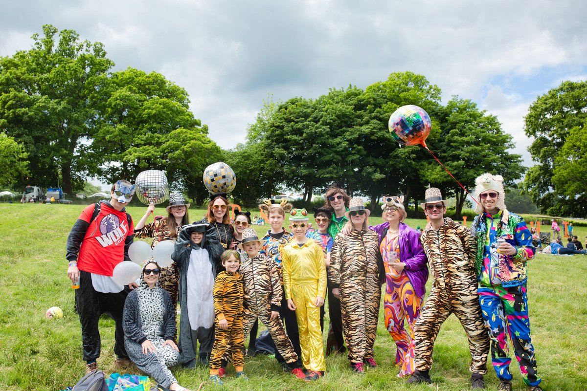 We love you! ❤

Couldn't have wished for a more splendid group of party people to celebrate our 10th anniversary with.

Early-bird tickets to 2023 were snapped up by lunchtime and first release tickets are almost gone too!

Get yours: south.elderflowerfields.co.uk

#elderflowerfields