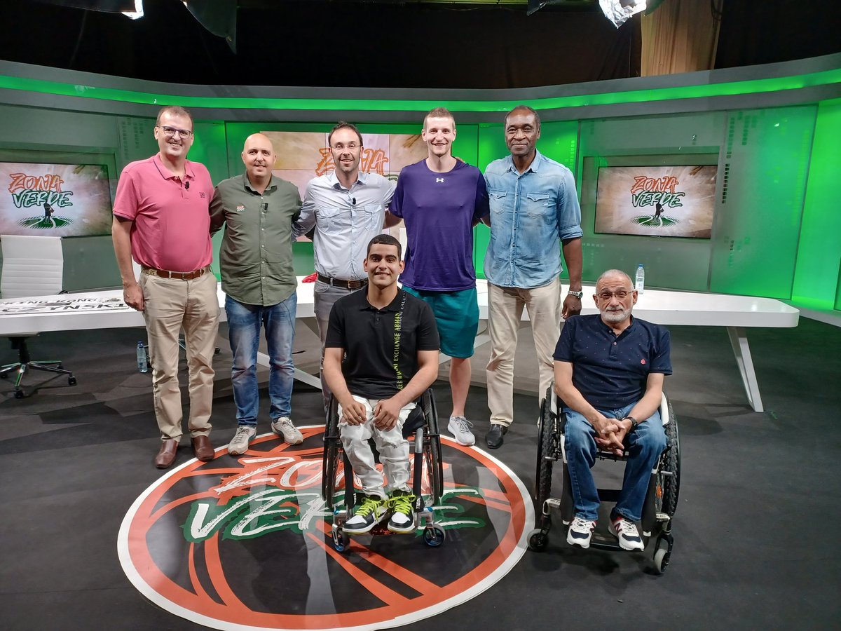 🏀📺 Estamos jugando en <a href="/101tvMalaga/">101TV Málaga</a> con el mejor basket malagueño. 
🎙Roster de lujo el que han reunido <a href="/EmilioJGuerrero/">Emilio Guerrero</a> y <a href="/elfarodemeiras/">Anicet Lavodrama (OLY)</a> 
⛹‍♂️ <a href="/awaczynski/">adam waczynski®️</a> <a href="/AMIVELBSR/">AMIVEL Reyes Gutiérrez</a> 
🎤 @OrientaGaona <a href="/gabi_ramos75/">Gabi</a>
📢 Aún llegas a tiempo
💻 101tv.es