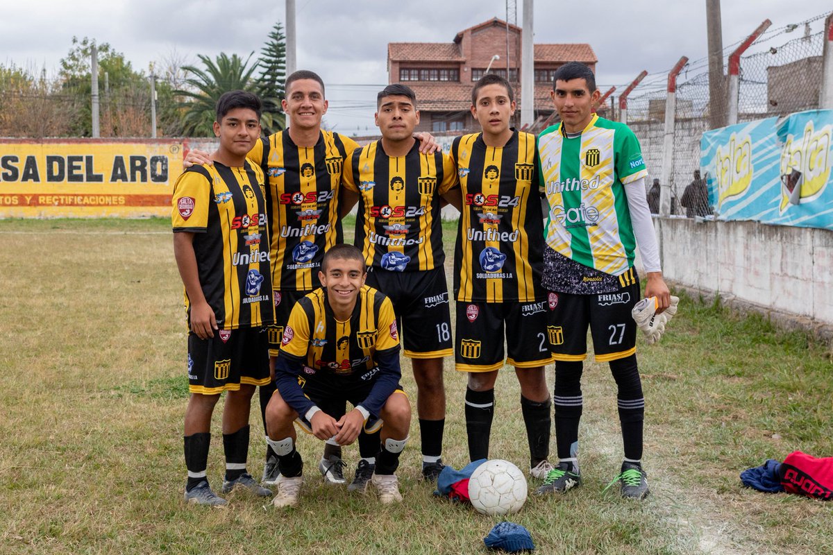 ClubPenarolSalt's tweet photo. Fotos del triunfo del domingo 29/05 frente a San Francisco. 
Resultado: 4 a 1 🖤💛🖤
Goles de Maxi Ramos (3) y de Agustín Gall (1)

Ph: @CelesGallardo14 📸

#SomosPeñarol #JueguePeñarol #LaTribuDeMiCalle #ABrillarMiAmor #LaBandaDelMirasol https://t.co/F9RxL0fdkZ