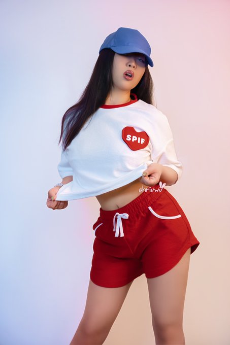 1 pic. Baby ?

the @SPIFspace Baby crop top & shorts is a whole summer vibe ☀️ https://t.co/Oz9tT7Mx