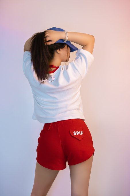 2 pic. Baby ?

the @SPIFspace Baby crop top & shorts is a whole summer vibe ☀️ https://t.co/Oz9tT7Mx