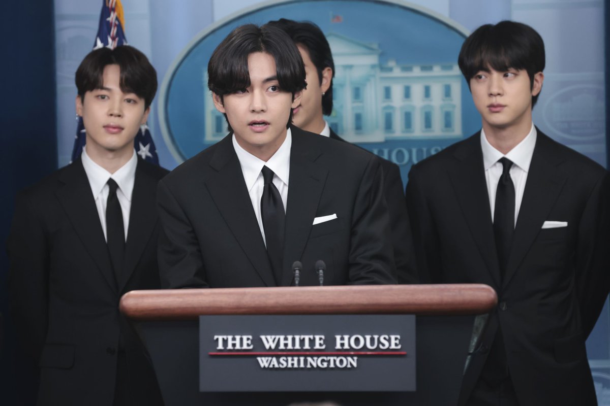 etnow's tweet photo. @BTS_twt Per #ARMY's request to keep uploading...

(📸 : Getty Images) https://t.co/3dkd7Bj9e4