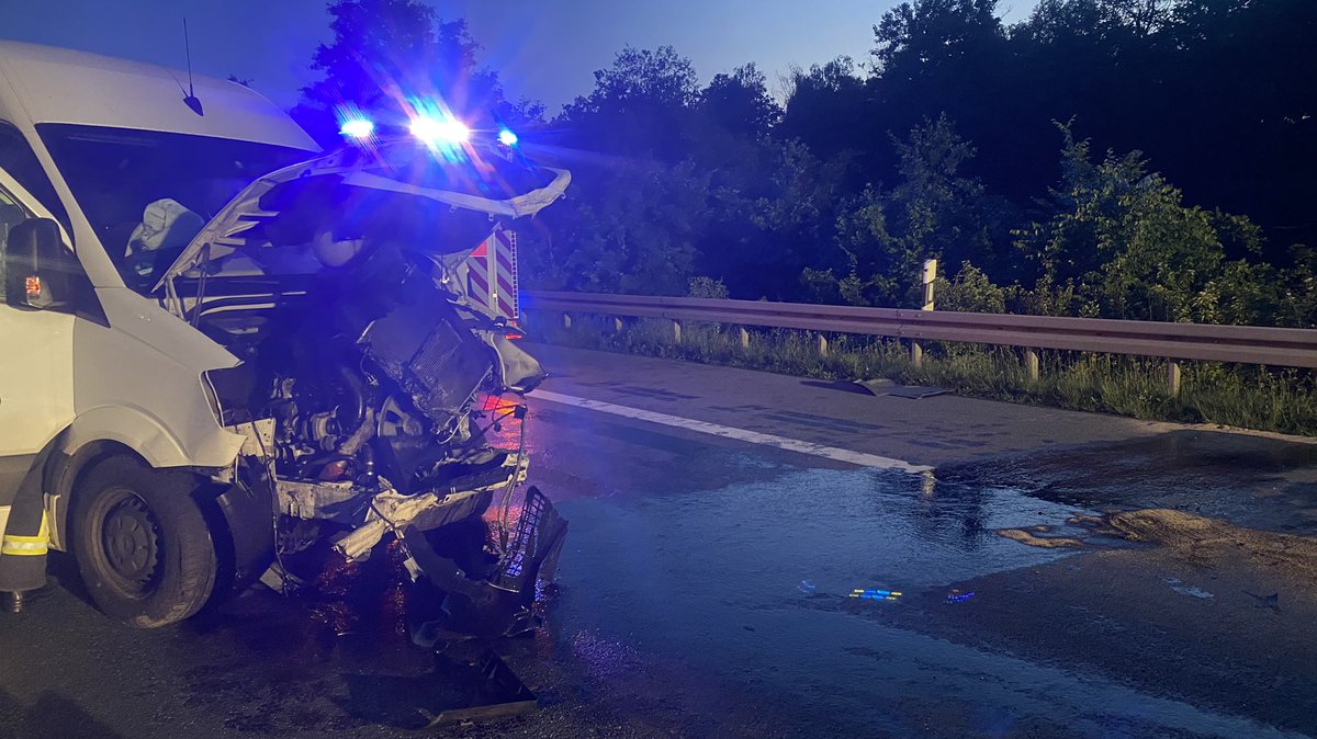 Feuerwehr_GI's tweet photo. ++Servicetweet++ 

Vollsperrung der A485 zwischen Schiffenberger Tal und Bergwerkswald nach Verkehrsunfall. 

Umfahren Sie den Bereich weiträumig. 

#giessen112 #fwgi #mittelhessen https://t.co/xtHomQYj9h