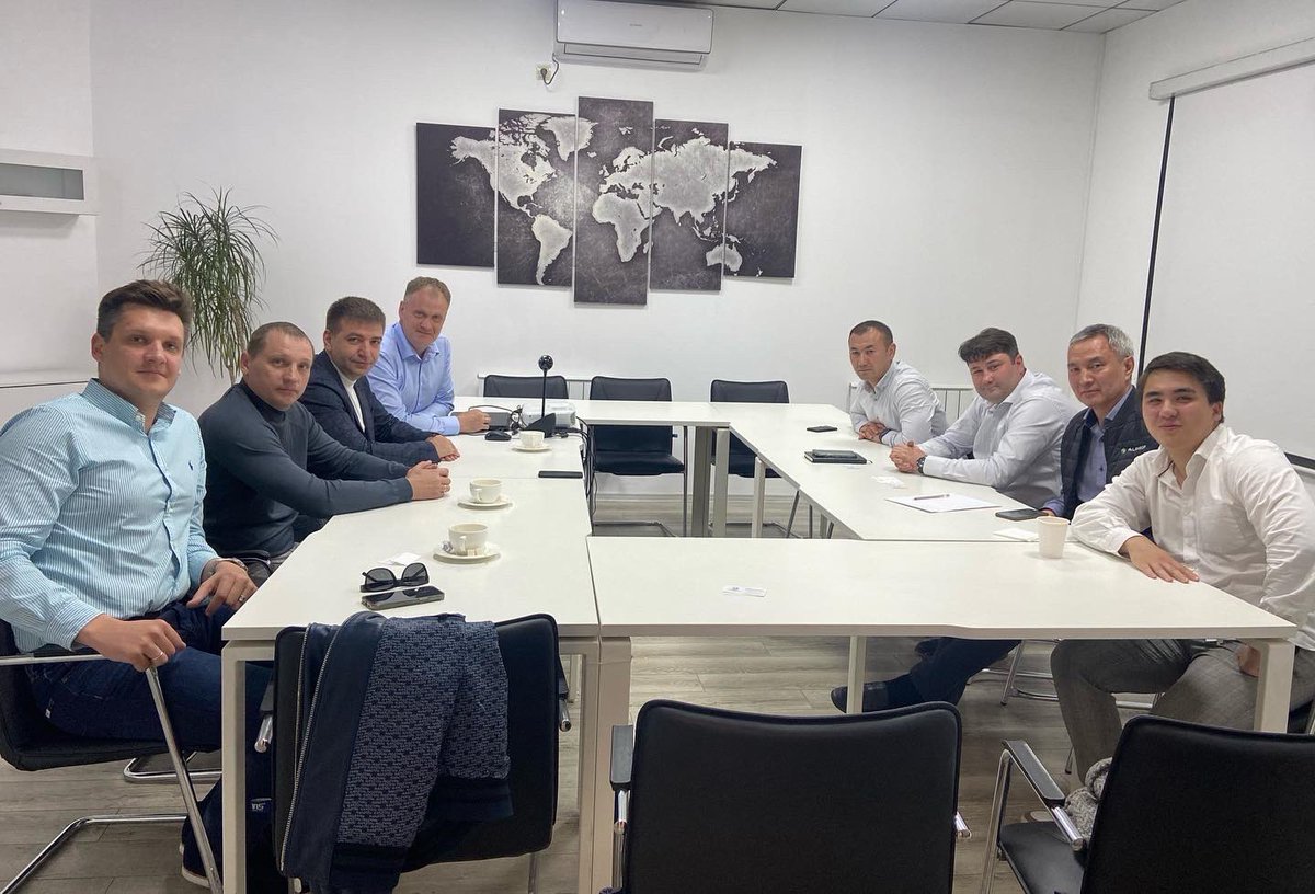 vcnsp's tweet photo. Глава ВЦНСП с рабочим визитом прибыл в Республику Казахстан г. Алма-Ата. Совместно с коллегами посетил ALPROF - крупнейшее в Республике предприятие полного цикла по изготовлению алюминиевого профиля.

#моор #вцнсп #минстрой #россия #страна #рф https://t.co/3DhSCdbWKR